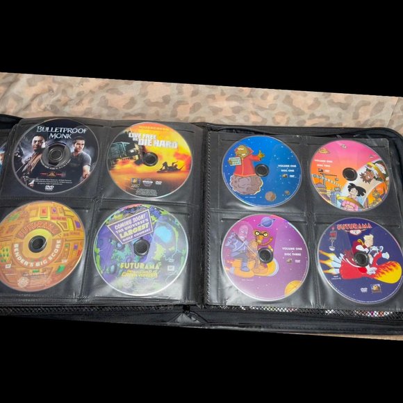 Binder of 137 Discs - Bluray and DVDs - Disney/True Blood/Shrek/Futurama/ATHF - Picture 10 of 15